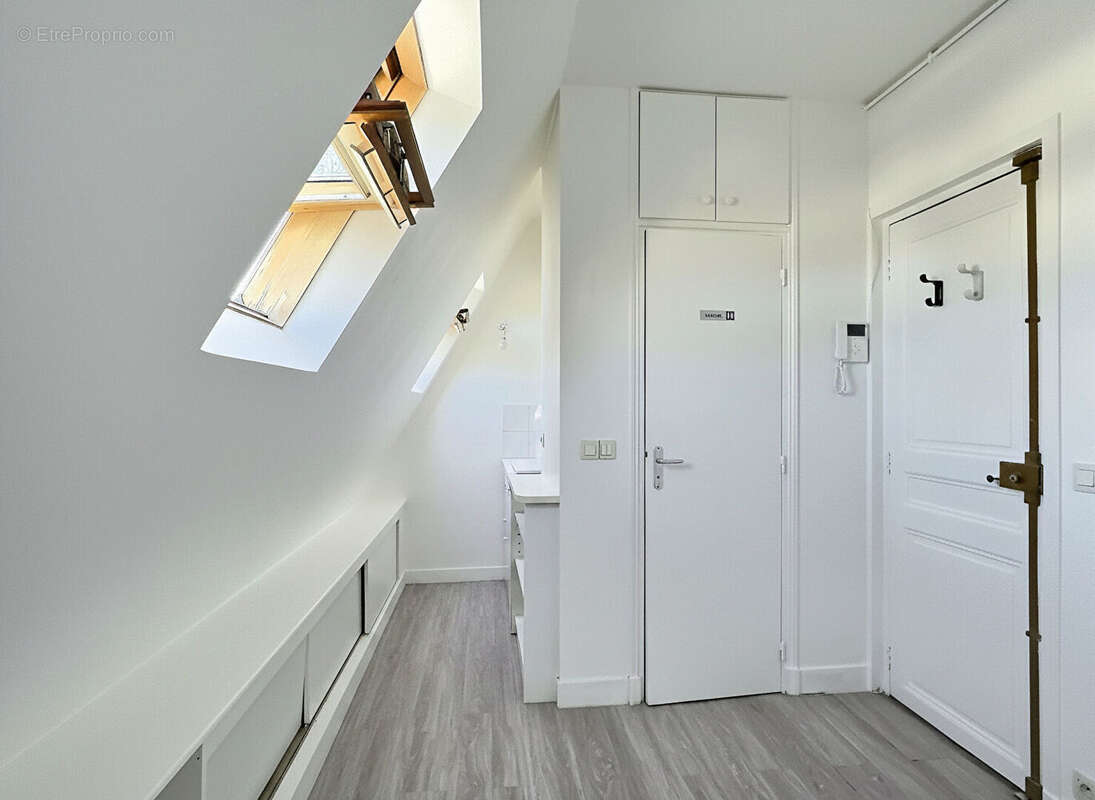 Paris 6e arrondissement - Quartier Saint-Sulpice- Studio de 16,74 m² - photo 2