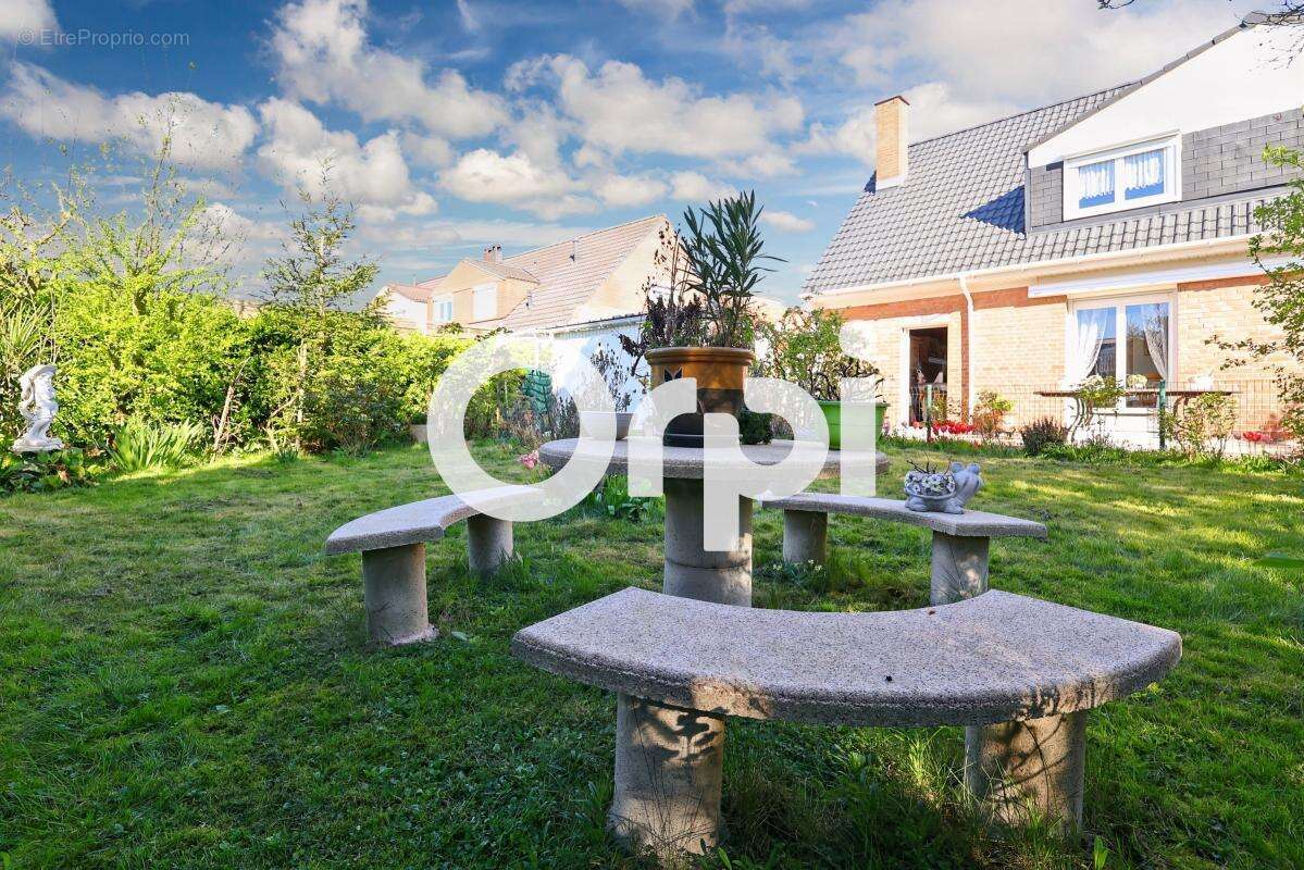Maison semi-individuelle, 4 chambres, jardin et garage à CAPPELLE-LA-GRANDE, (59180) - photo 13