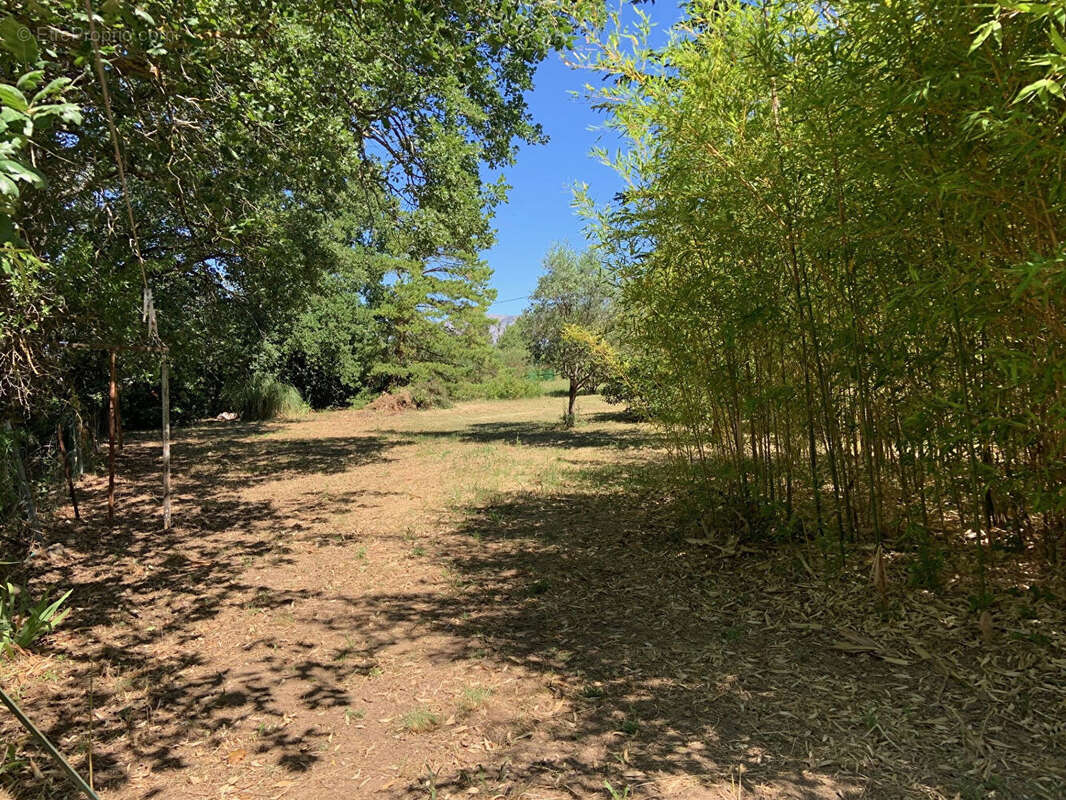 Terrain à TRETS