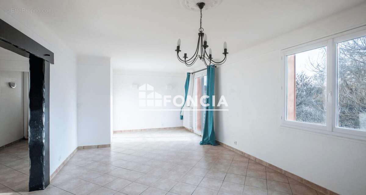 Maison à LE MESNIL-SAINT-DENIS