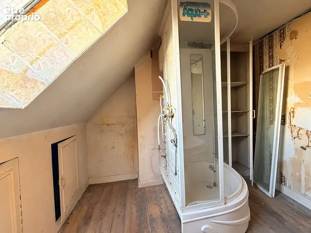 M° Riquet / Rue Riquet. Chambre de service de 5.57 m2 - photo 3