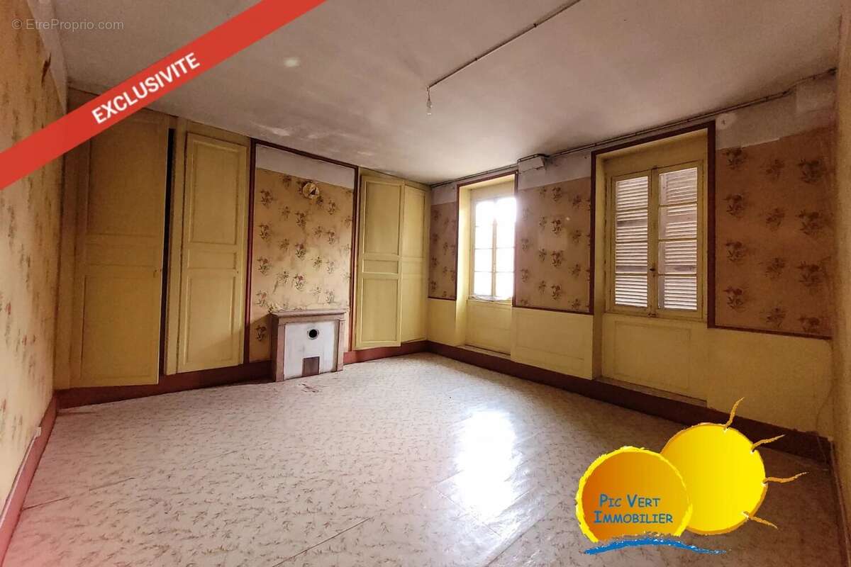 Ensemble immobilier de 2 grands appartements avec grenier, caves et cour - photo 6