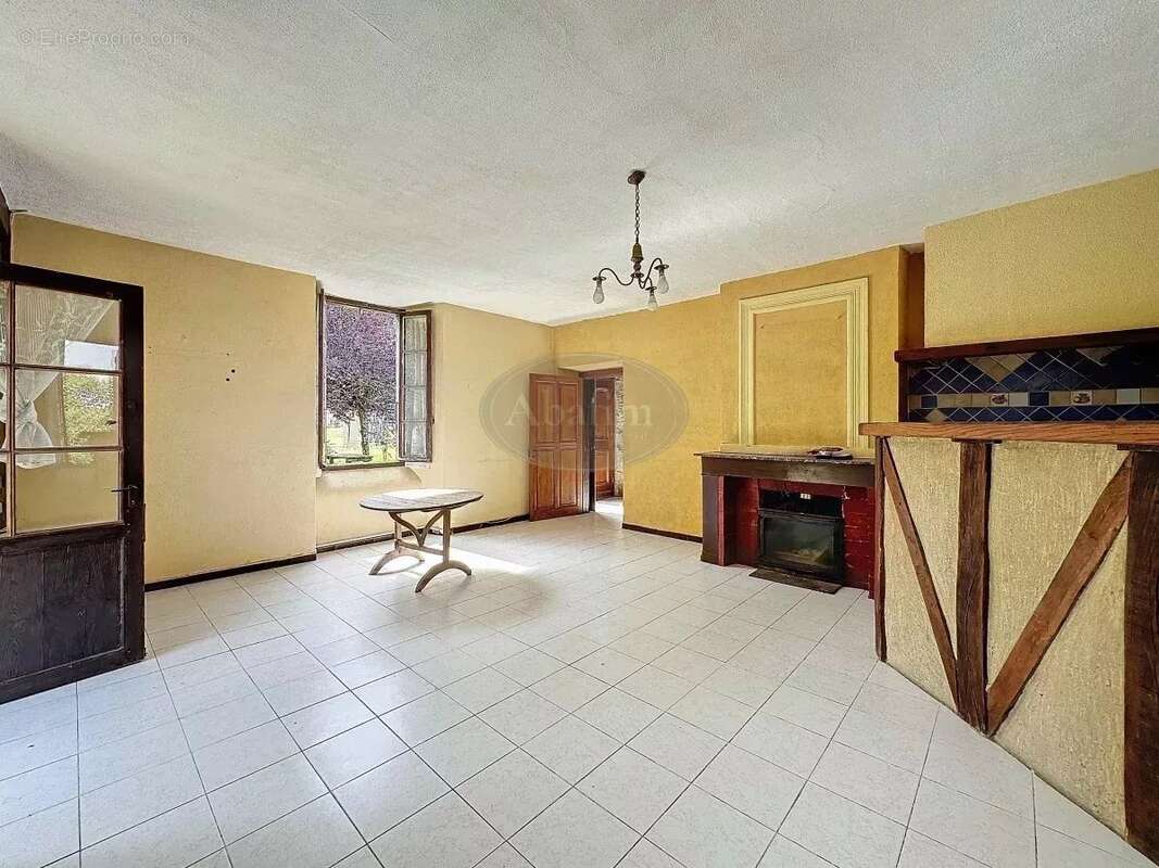 Maison à MONLEON-MAGNOAC