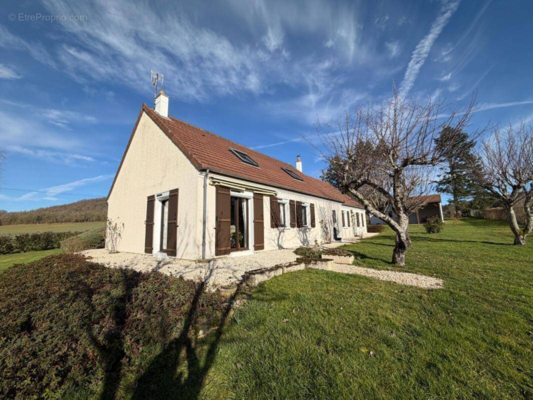Maison à CHEVANNES-CHANGY