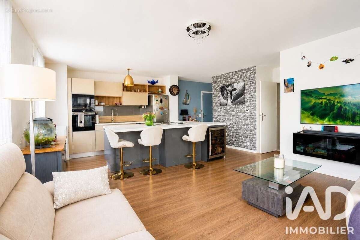 Appartement 81 m² à Villeron  - photo 2
