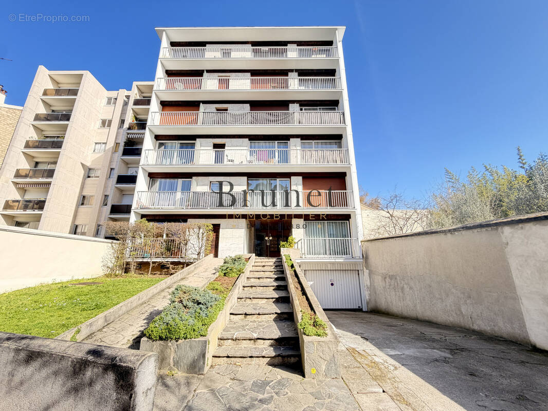 Appartement à SAINT-MAUR-DES-FOSSES