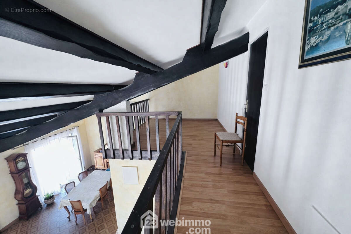 Maison à MAUGUIO