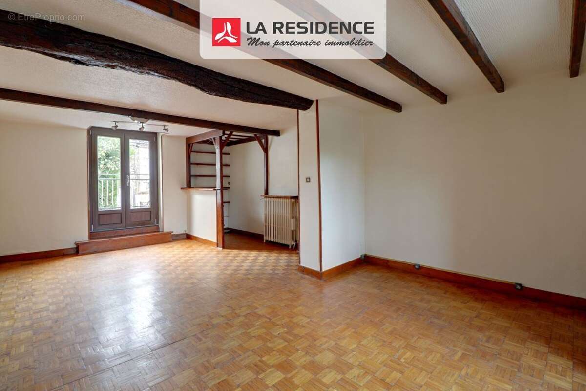 Maison à MAURECOURT