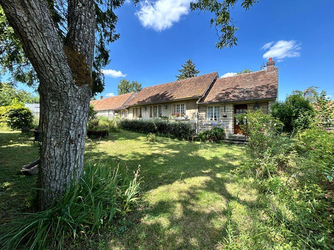 Charmante maison ancienne a raffraichir avec beaucoup de possibilites ! - photo 1