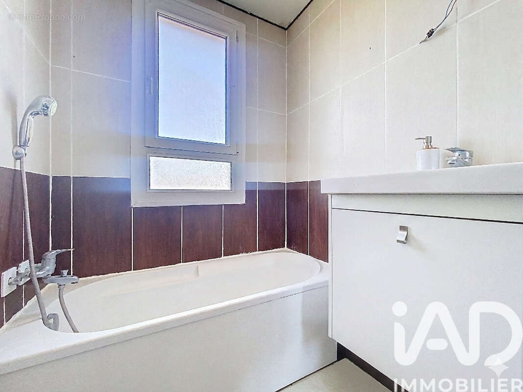 Photo 9 - Appartement à SAINTE-GENEVIEVE-DES-BOIS