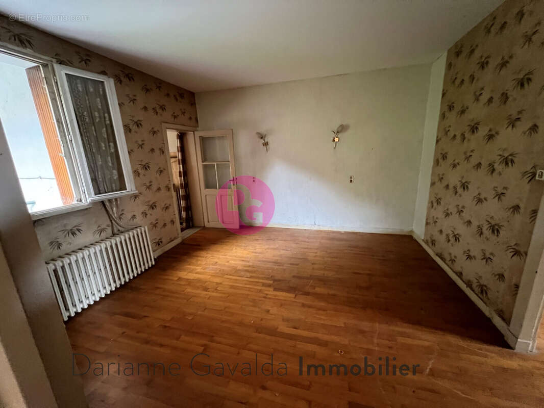 Maison à DECAZEVILLE