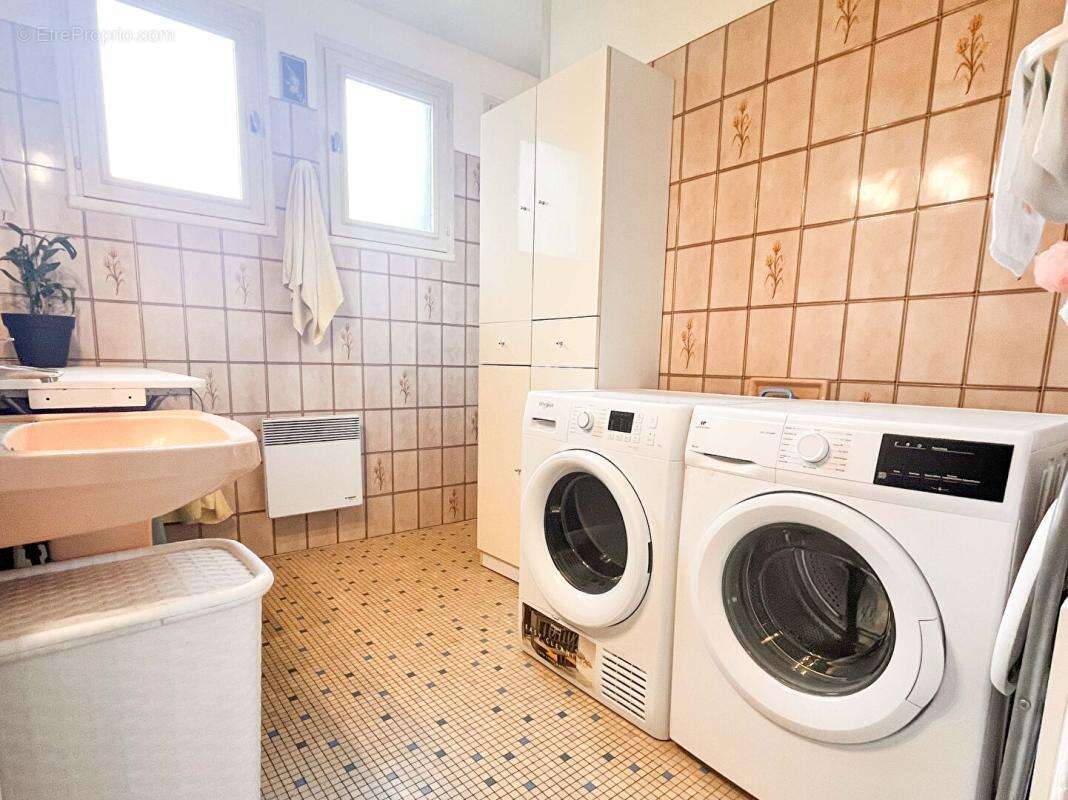 Maison 110m², 2 chambres, bureau, avec fort potentiel d'agrandissement, jardin arboré de près de 7000m², 5 pièces, 2 chambres- 4 - photo 12
