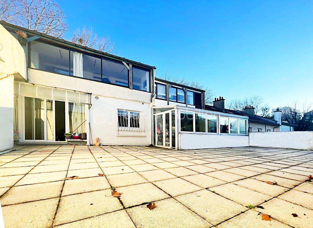 Grand 5 pièces avec terrasse, box et remise - photo 4