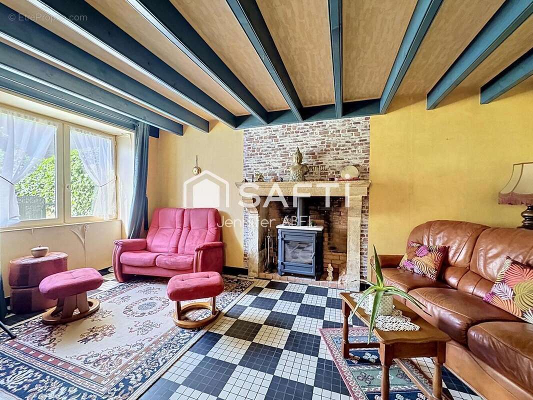 Maison 225 m² à Saint-Loup-Lamaire  - photo 4