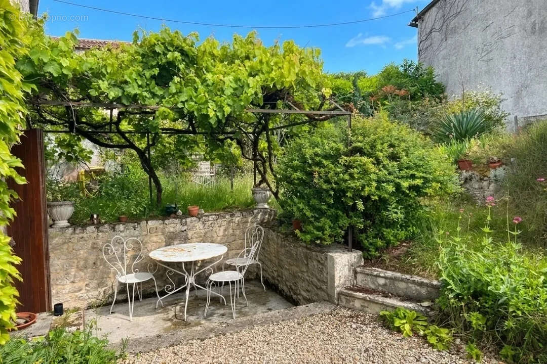 Maison à FONTAINE-CHALENDRAY