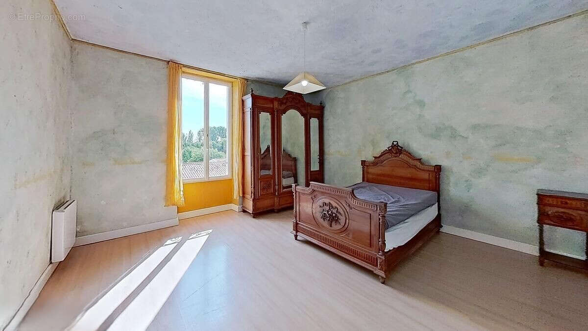 Maison à CHAMPAGNE-LES-MARAIS