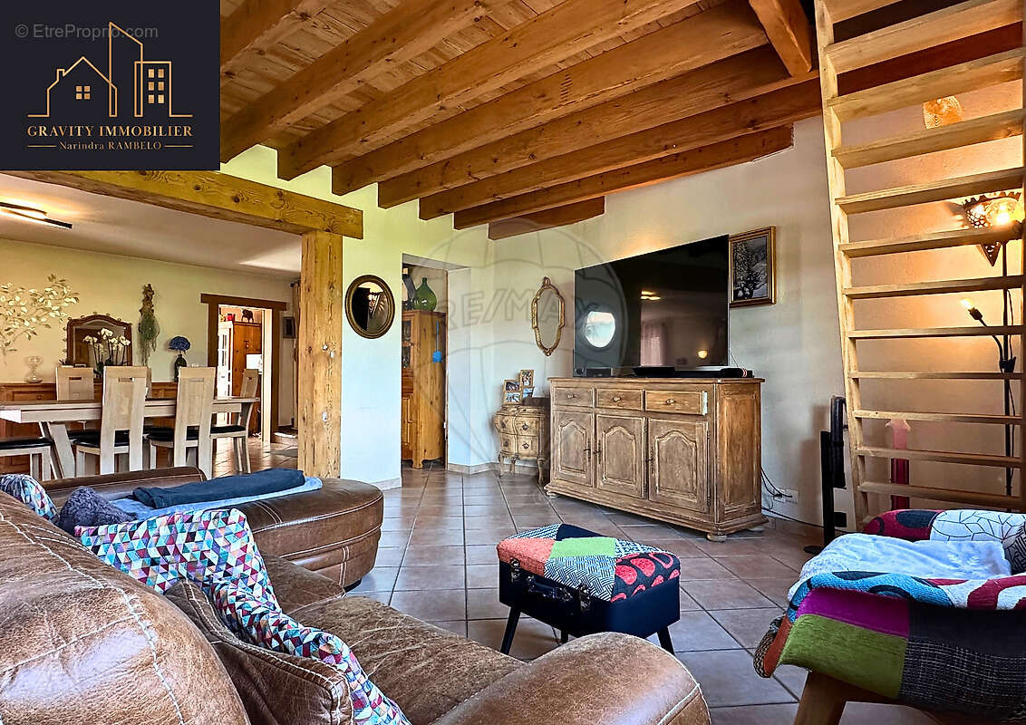 Maison à SCIENTRIER