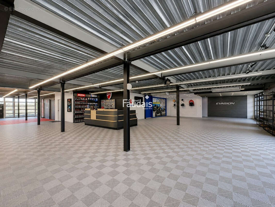 Commerce 1102 m² à Saint-Lo  - photo 8
