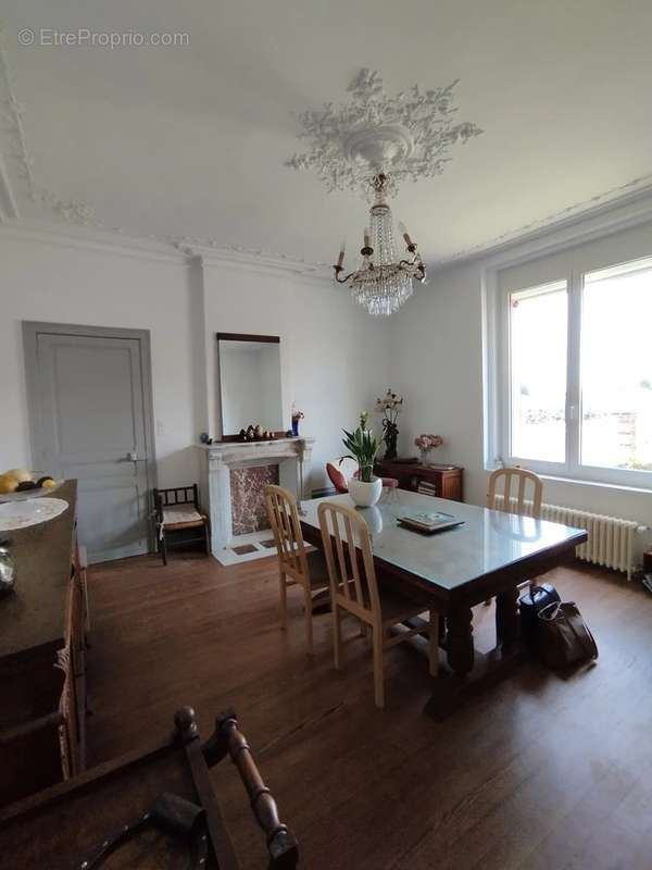 Maison à AVESNES-SUR-HELPE