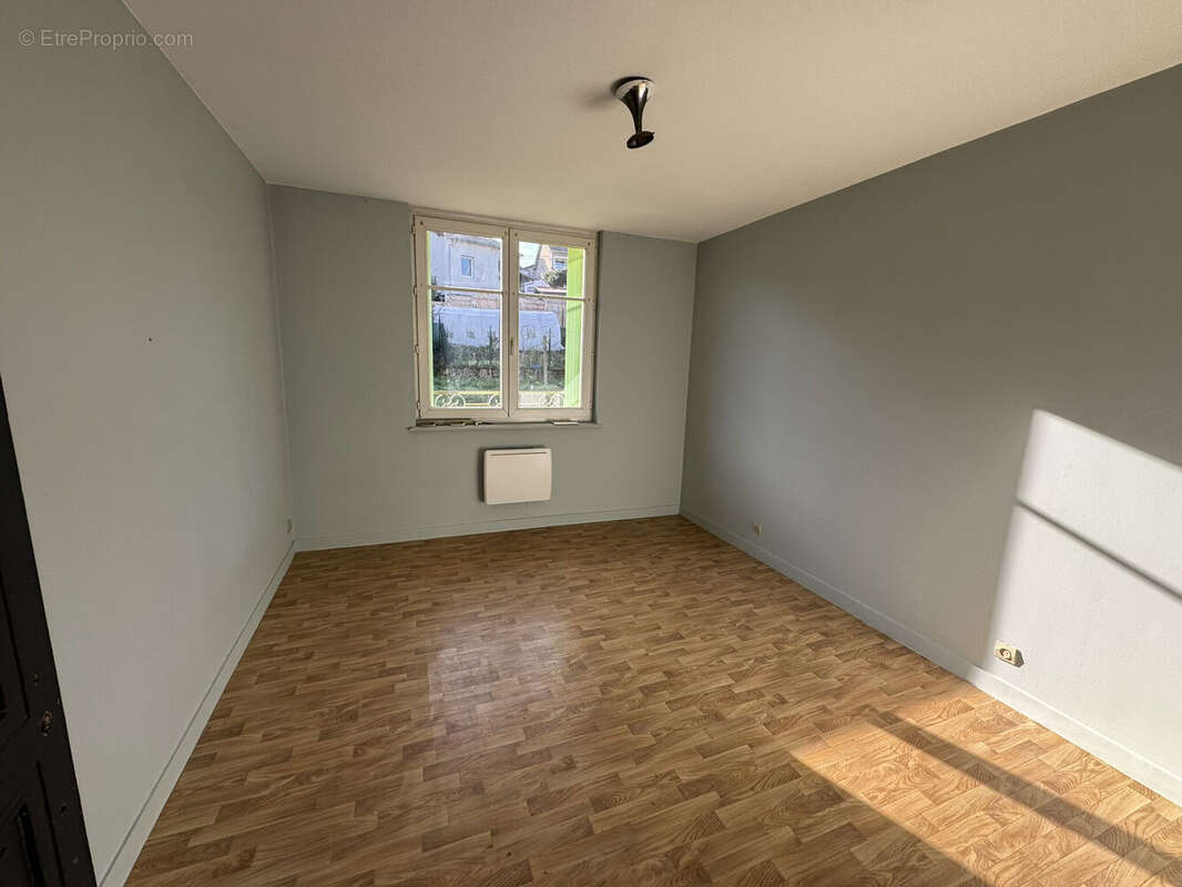 Photo 3 - Appartement à COURS-LA-VILLE