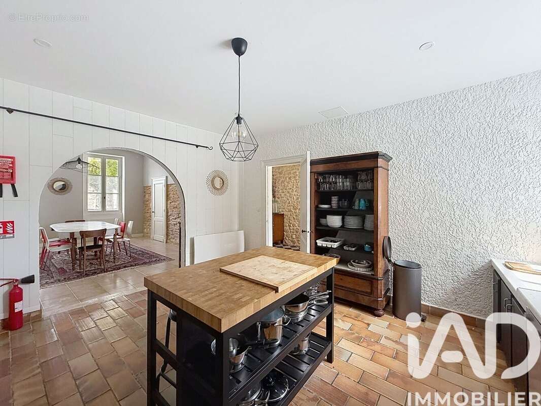 Maison 230 m² à Saint-Seurin-De-Cadourne  - photo 9