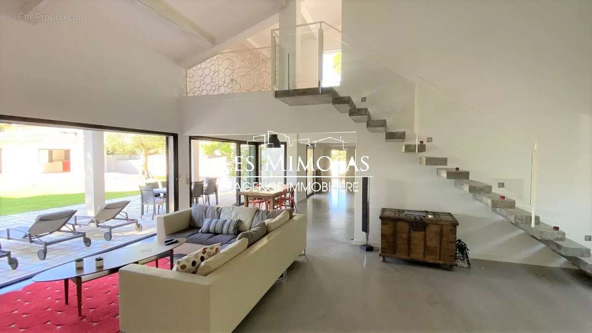 Maison à ROQUEBRUNE-SUR-ARGENS