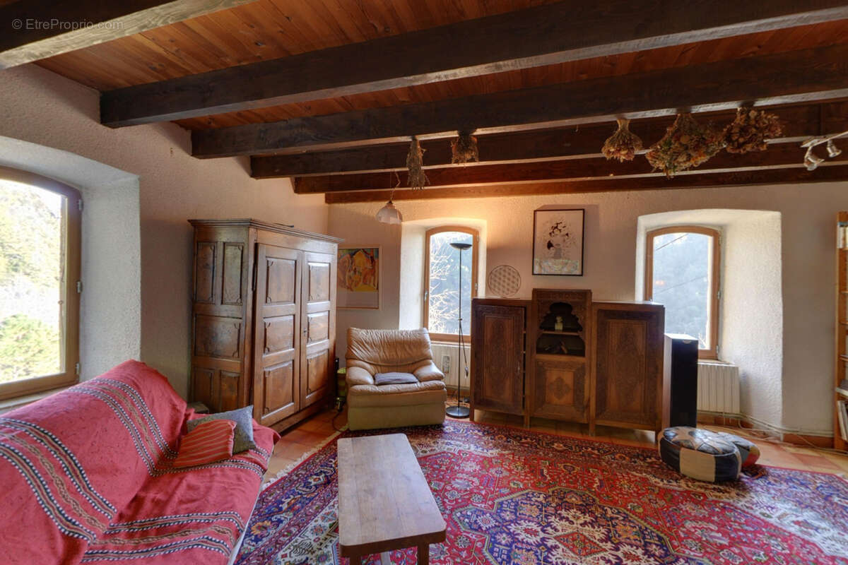 Maison à SAINT-SAUVEUR-DE-MONTAGUT