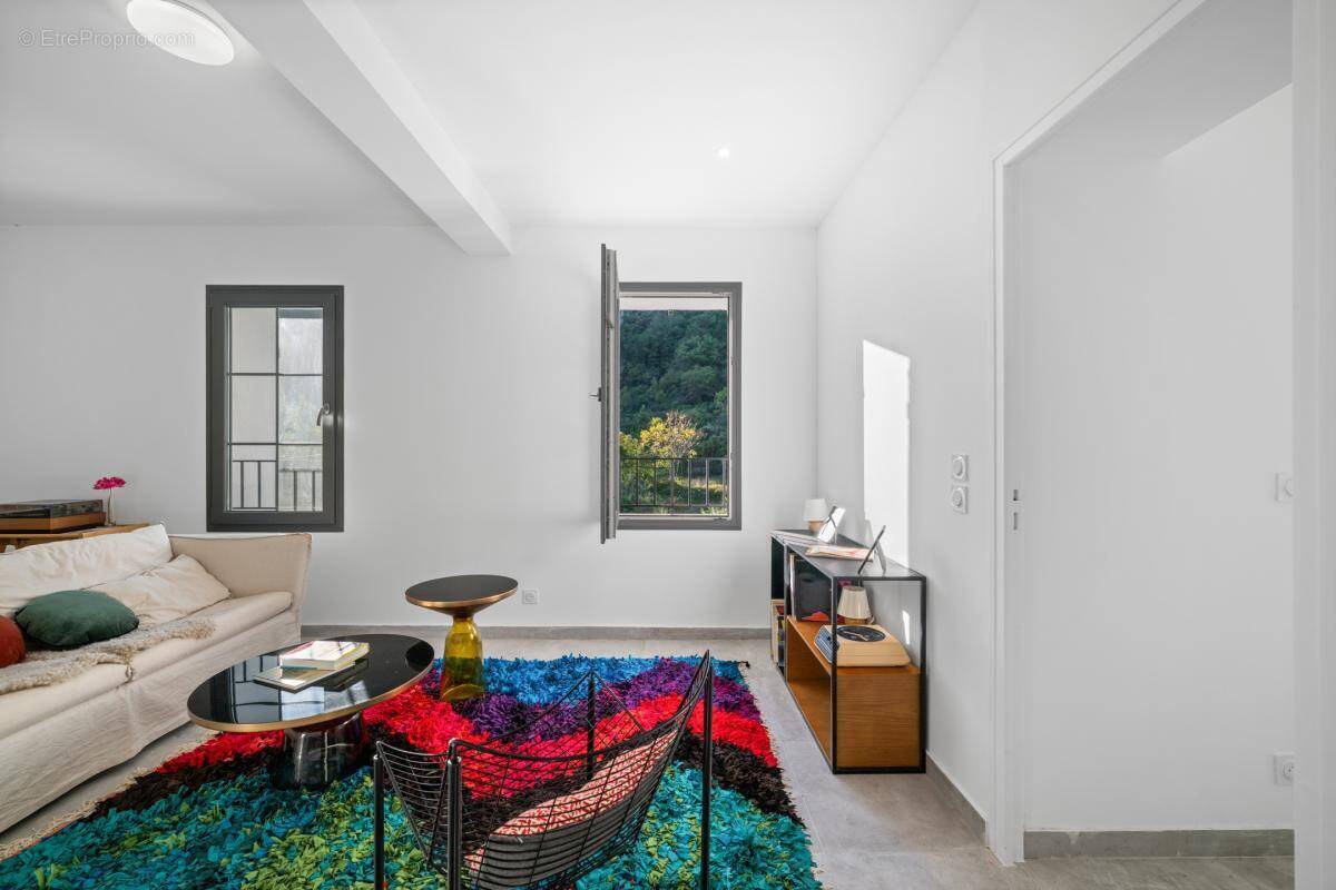 Appartement à TOURRETTE-LEVENS