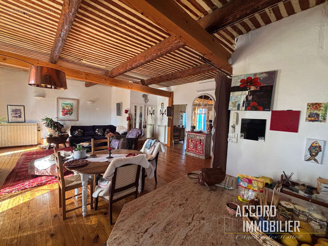 Appartement à PUISSALICON