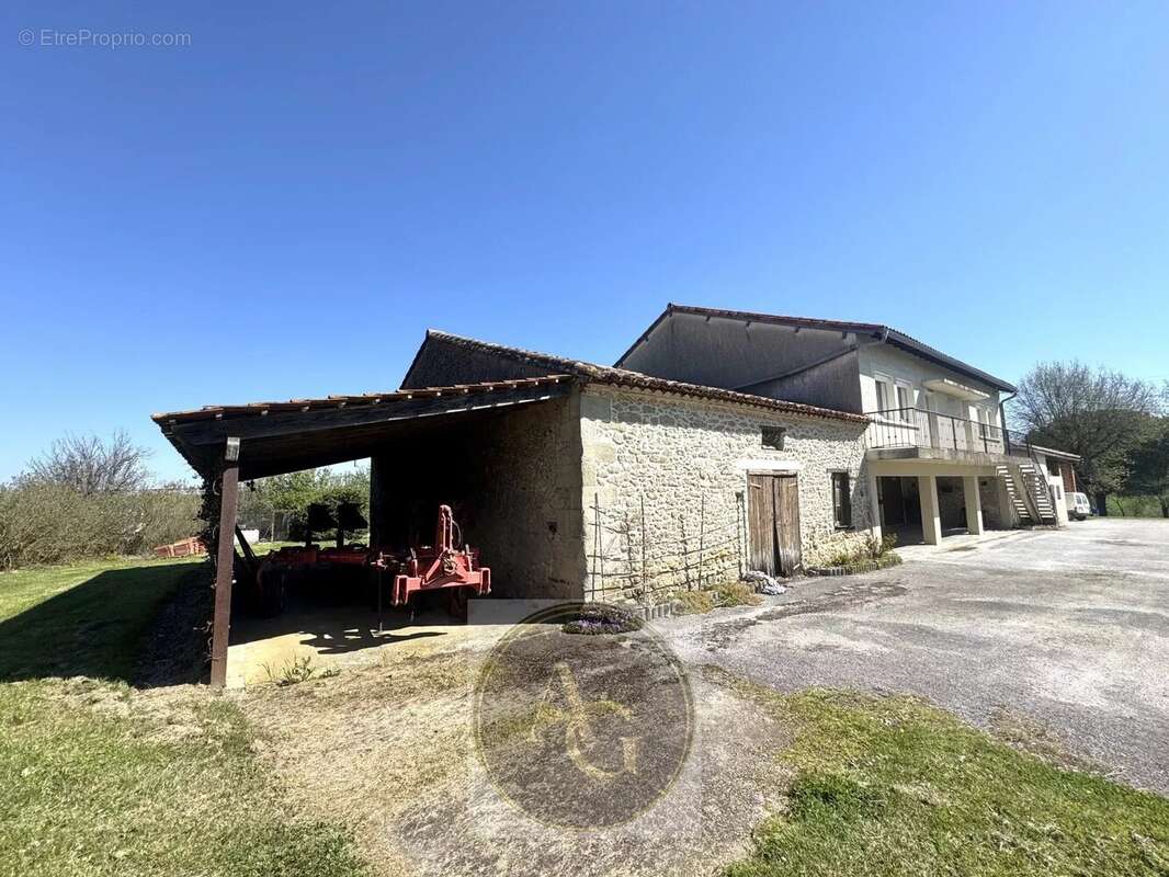 Maison à AURIAC-SUR-VENDINELLE