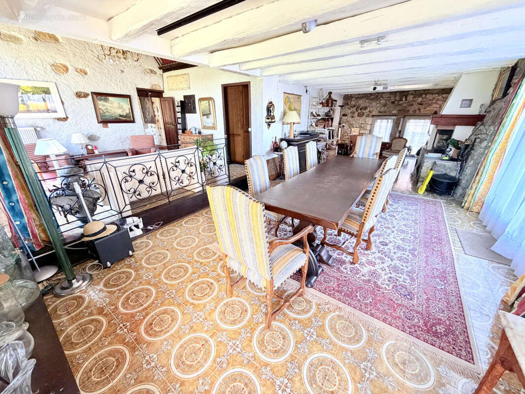 salon + (2) - Maison à PRESILLY
