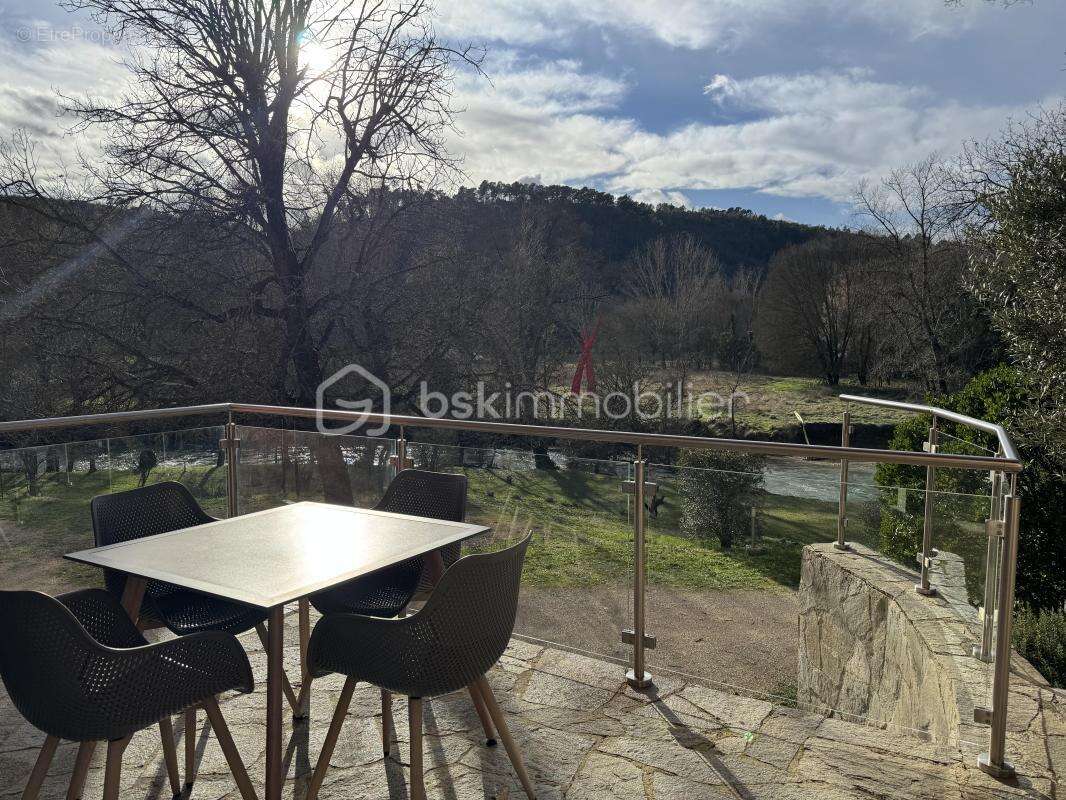 À chateauvert (83670) propriété d’exception de 570 m² avec deux appartements indépendants, piscine, grand terrain et accès à la  - photo 12