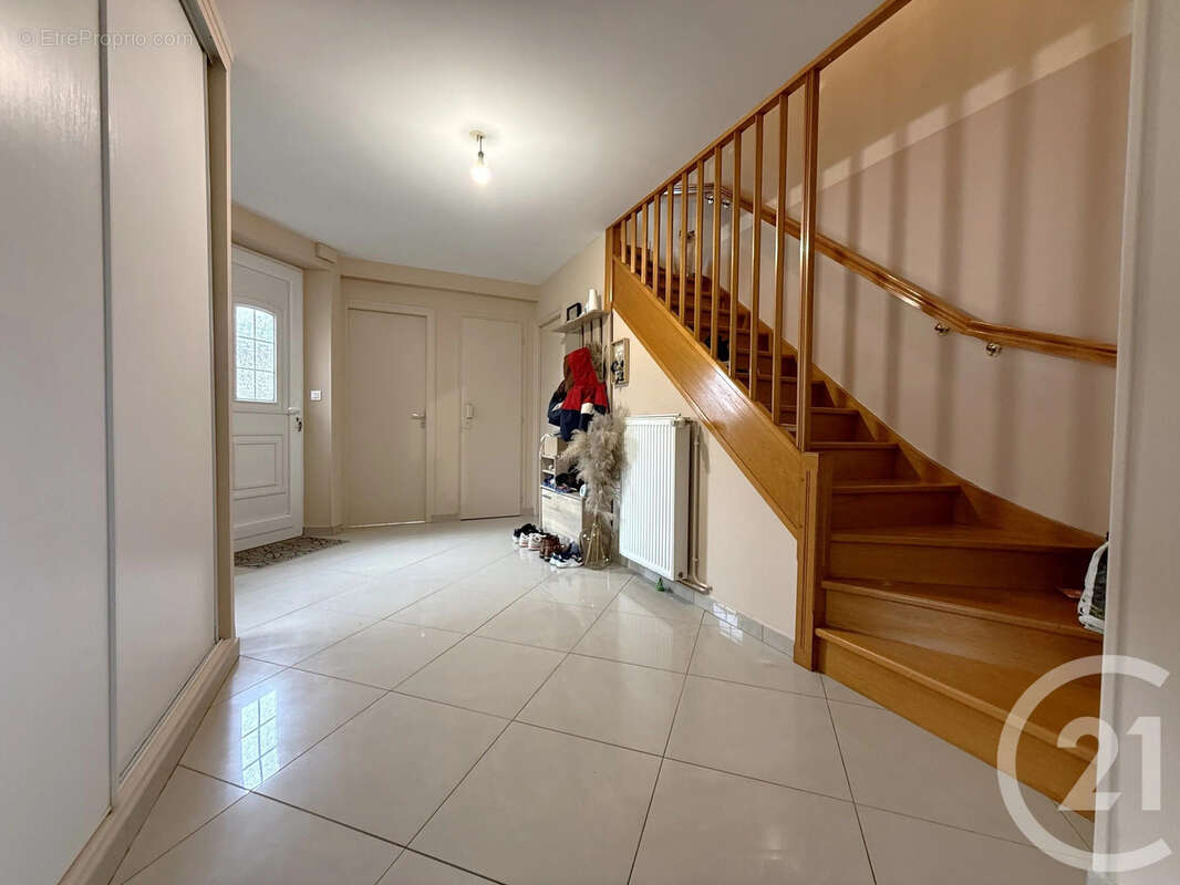 Maison à SAINT-QUENTIN