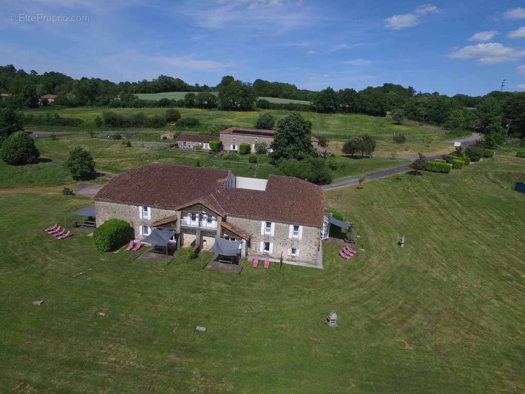 Maison à AVAILLES-LIMOUZINE