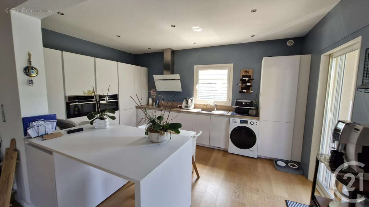 Maison 143 m² à Six-Fours-Les-Plages  - photo 9