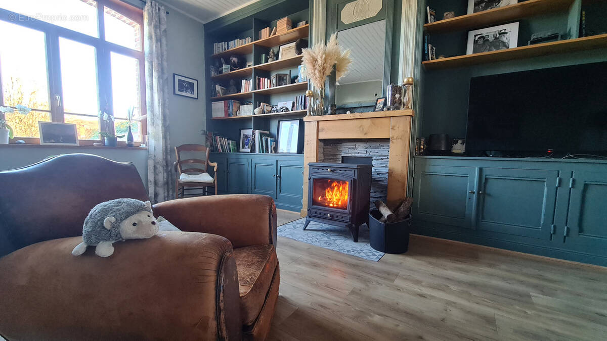 Maison à MONTCAVREL