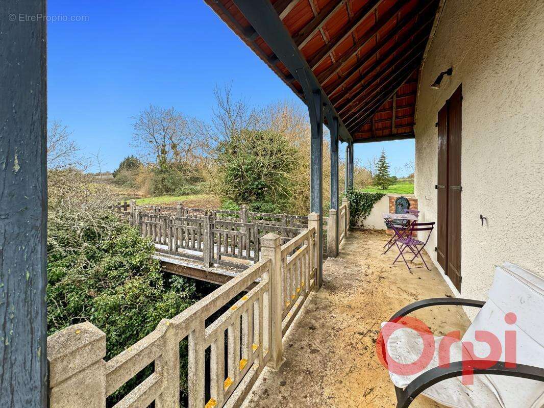 Maison à DUN-SUR-AURON