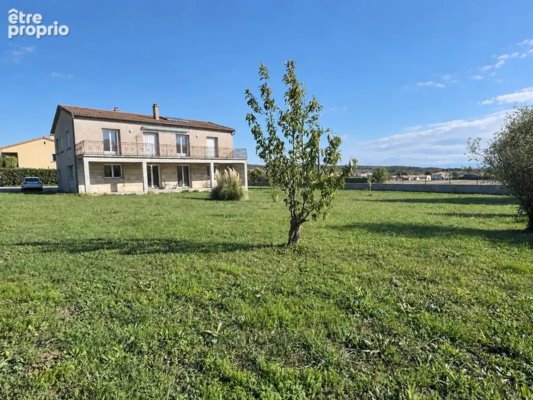 Maison rénovée 235 m² - 8 chambres - Terrain constructible 2 040 m² - Garage - Chomérac - photo 2