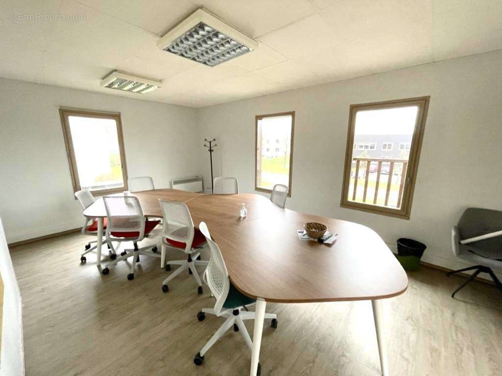 Commerce à MONT-SAINT-AIGNAN