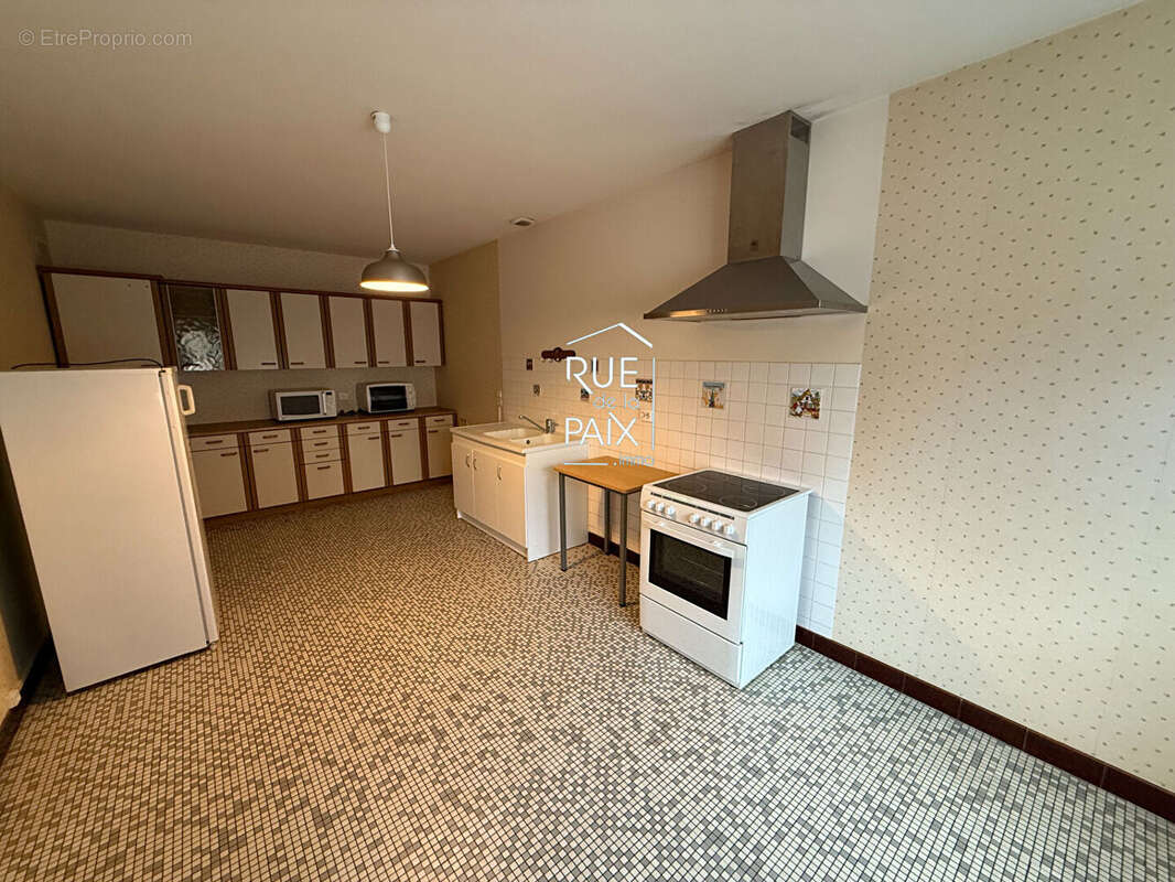 Maison à LENCLOITRE