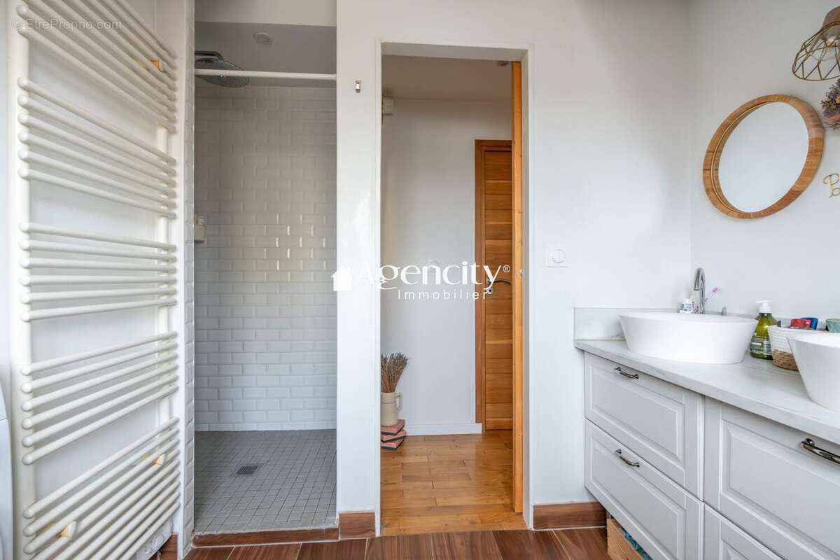 Appartement à SAINT-MAUR-DES-FOSSES