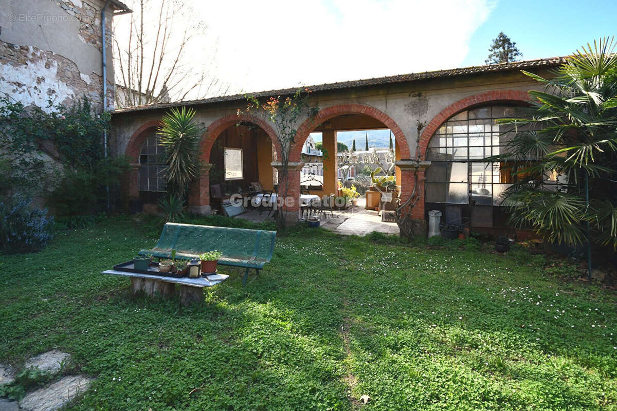 Maison 320 m² à Gonfaron  - photo 4