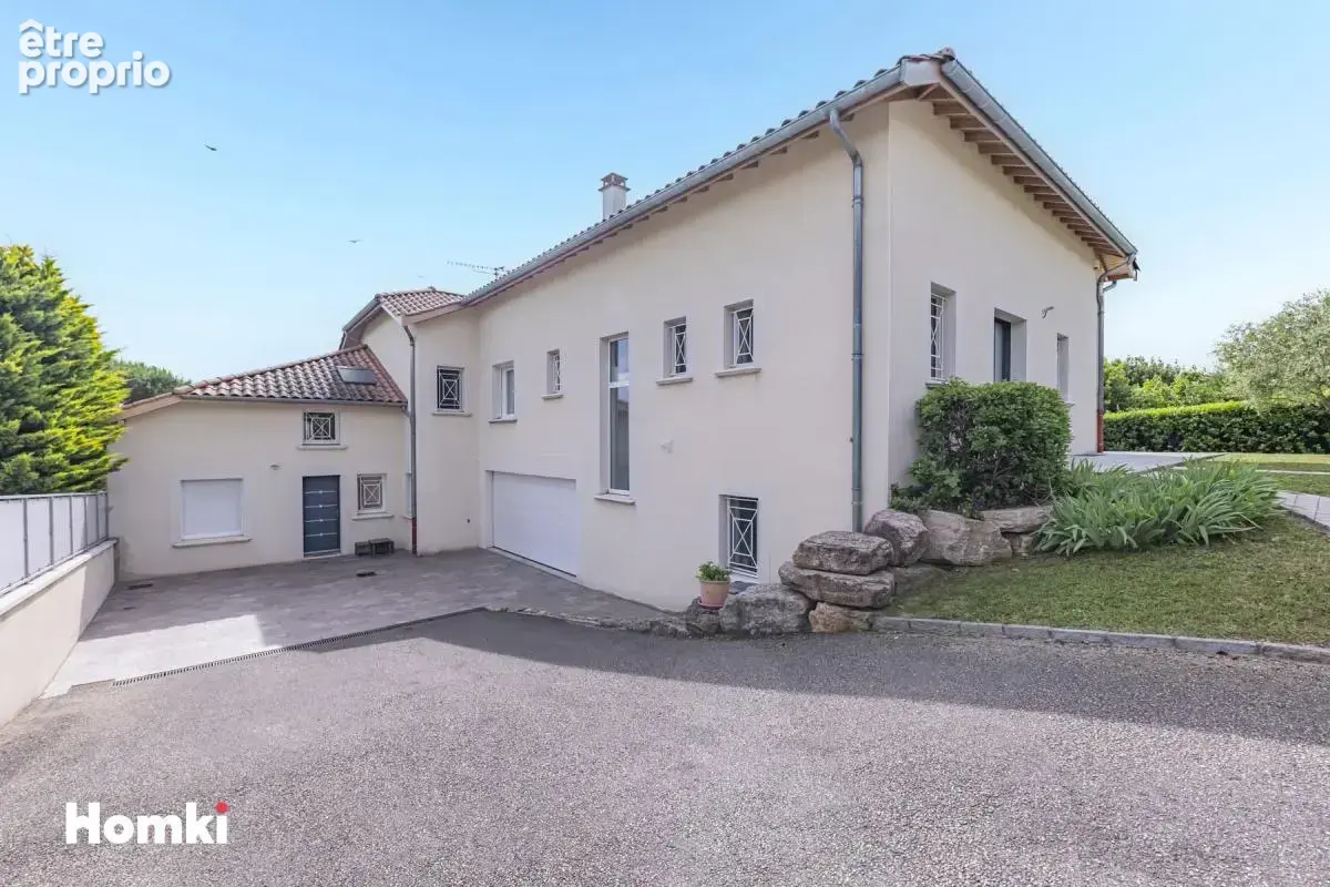 Propriété familiale T11 de 306.89 m² - photo 3