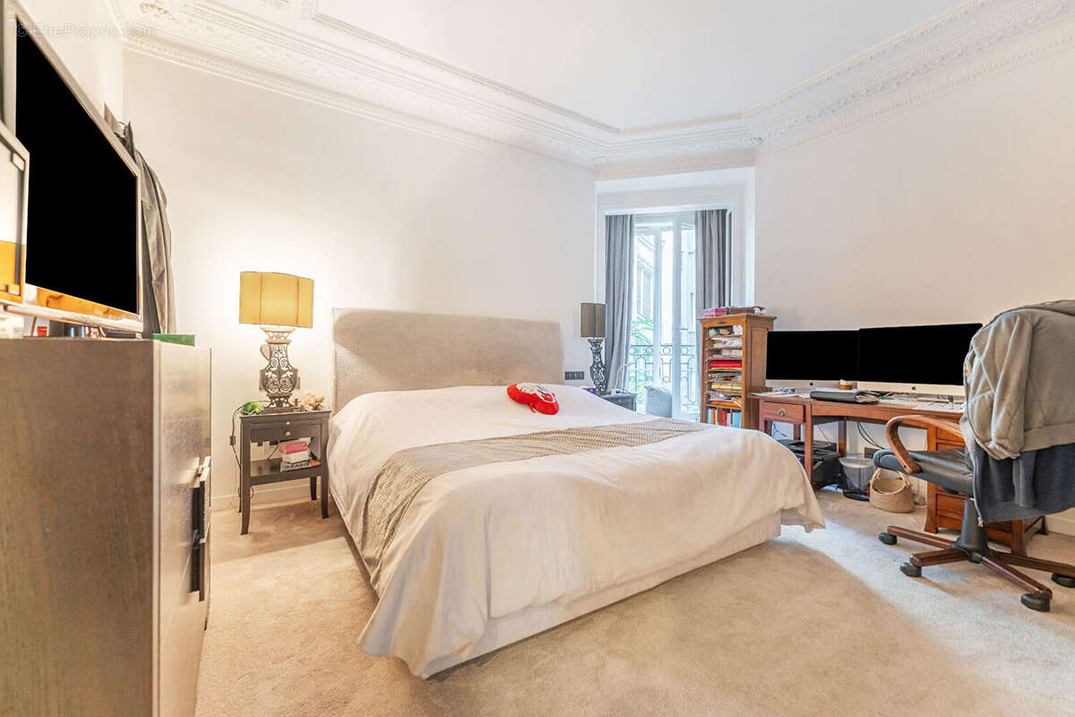Appartement à NEUILLY-SUR-SEINE