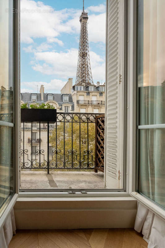 Appartement à PARIS-7E