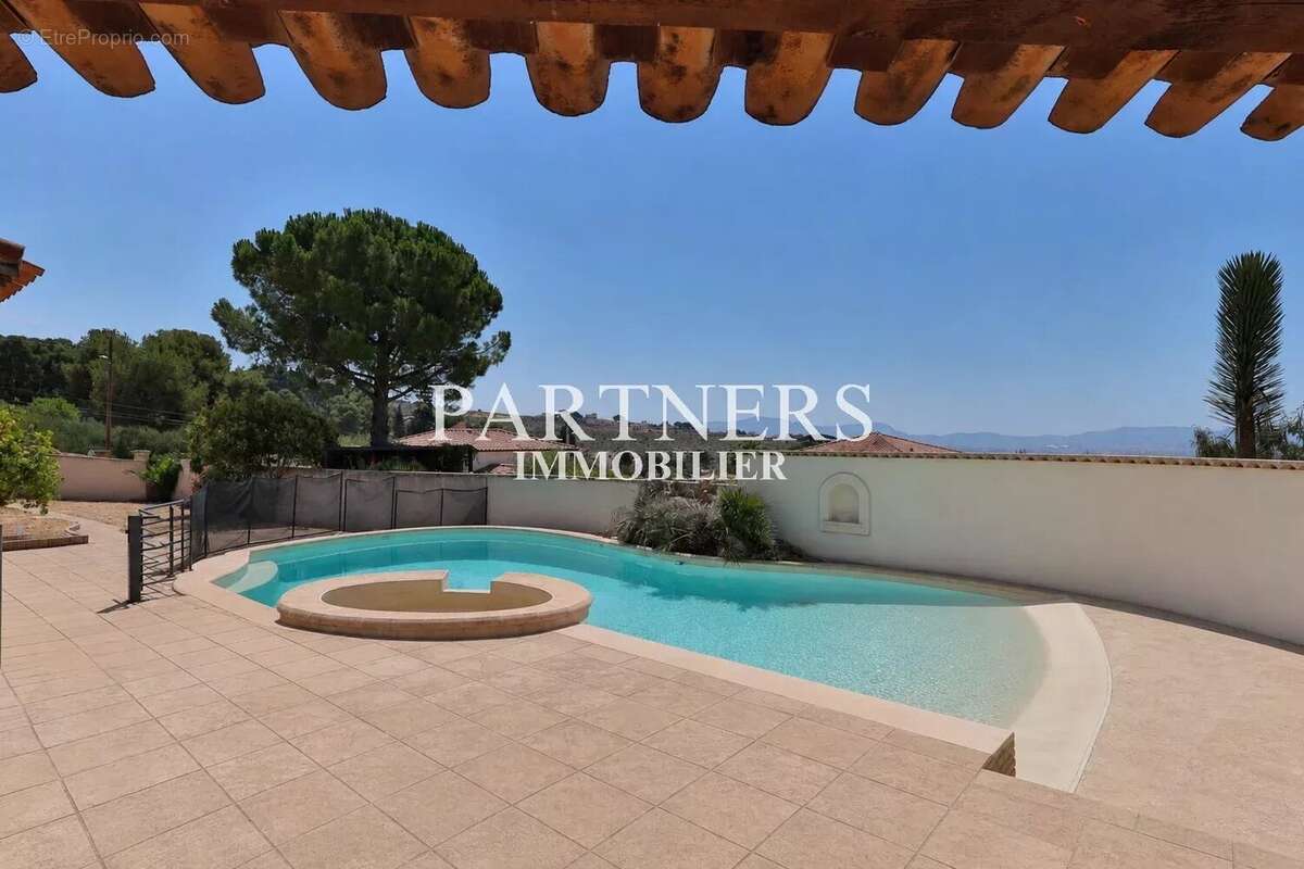 Maison 220 m² à Marseille-15e  - photo 3