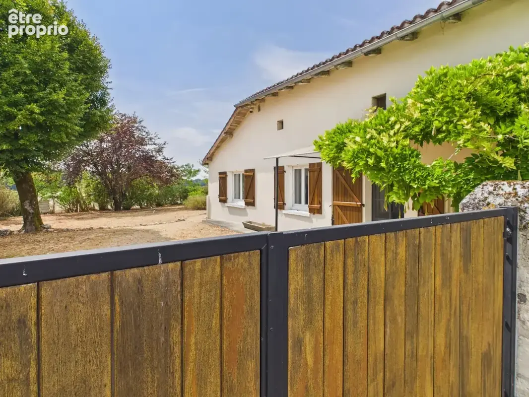 Propriété récemment rénovée de 6 chambres offrant beaucoup de flexibilité et une belle vue - photo 19