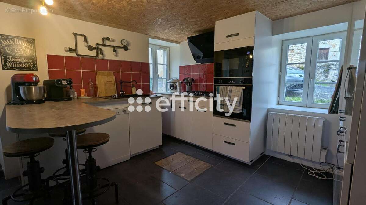 Maison à SAINT-REMY-SUR-DUROLLE