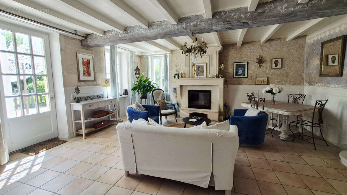 Maison Saintes 9 pièce(s) 220.50 m2 - photo 9