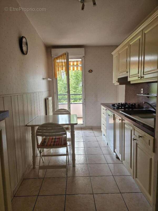   - Appartement à SAINT-PRIEST